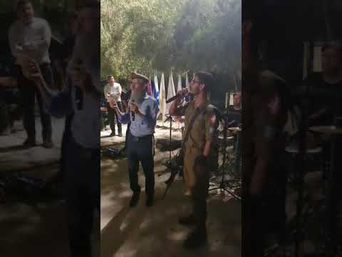 אברהם פריד מקפיץ את החיילים 