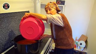 Baka Dobrila pravi đem od šipka...