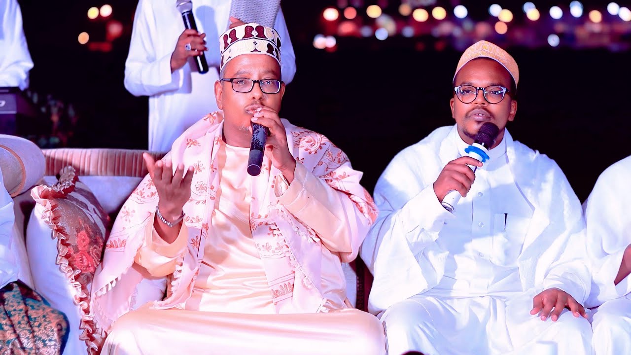 Pushti ichki kiyimda jinsiy aloqada bolgan erkaklar Porno etuk onanizm va pee