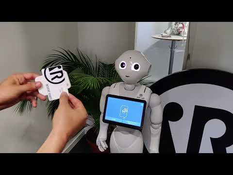 Vidéo: Touchez Le Futur Avec Le Robot Pepper