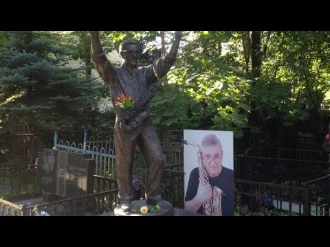 Video: Kümned Inimesed Vagankovskoye Kalmistul Nägid Võssotski Kummitust - Alternatiivvaade