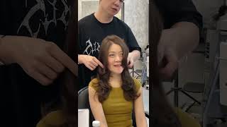 高层次氛围烫！烫完像换头！姐妹们‼️这款高层次氛围烫真的太适合塌发星人了😮‍💨📌 不用打理也能有型📌 显脸小、提气质#氛围感烫发 #高层次剪裁 #细软发救星 #气质挂发型 #烫发推荐