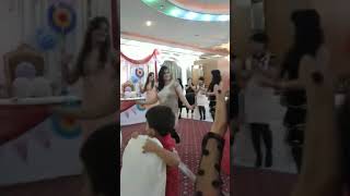 رقص دختر مقبول و زیبا در محفل عروسی