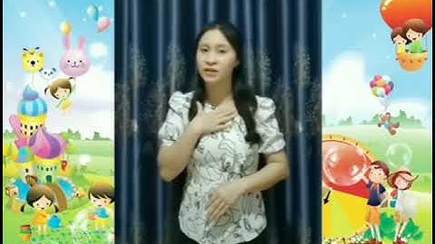 Cô Vũ Loan hướng dẫn trẻ súc miệng, súc họng bằng nước muối pha loãng