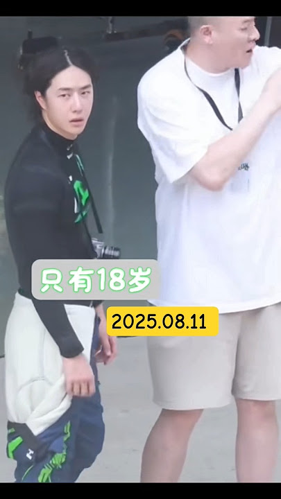 Without his cap, his curly hair makes him look so cute. #wangyibo #yibo