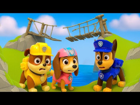 The Paw Patrol toys are in trouble: how can they cross the river if the bridge is broken? 🐾🤔