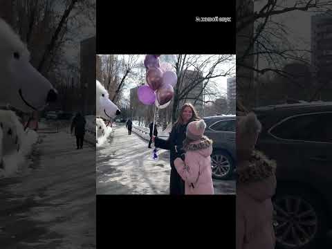 Мама поздравила дочку с днем рождения самым необычным способом!🥰
