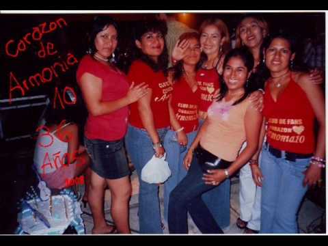 Watch the video for En un rincon me dejas llorando
