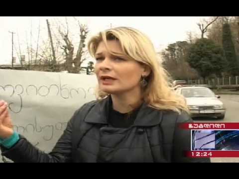 ქურდულ სამყაროსთან კავშირში ეჭვმიტანილების მშობლების ხმაურიანი აქცია ზუგდიდში (ვიდეო)