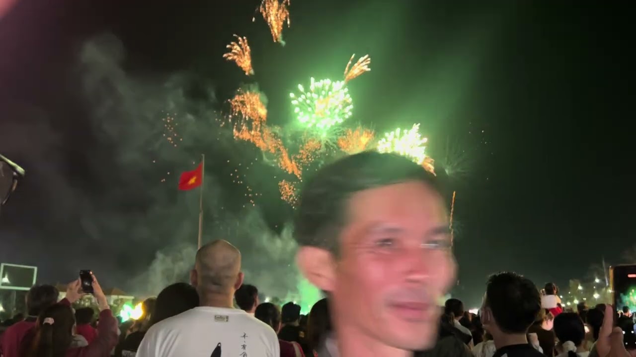 Vlog 46 : bắn pháo hoa cuối năm 2025 bước qua năm 2026 chúc cả nhà làm ăn phát tài phát đạt#.