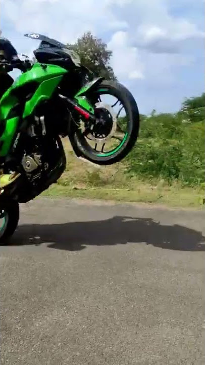 wheelie going on 🔥 #shorts #trending #bike #travel #status #wheelie #whatsapp_status #whatsapp