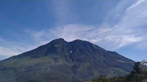 Timelapse Langit Gunung Lawu Cerah Berawan