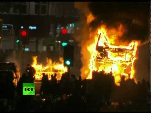 London on Fire: Video of Tottenham anti-police rio...