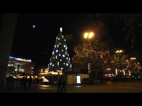 Video: Der luxuriöseste Weihnachtsbaum der Welt galt als 