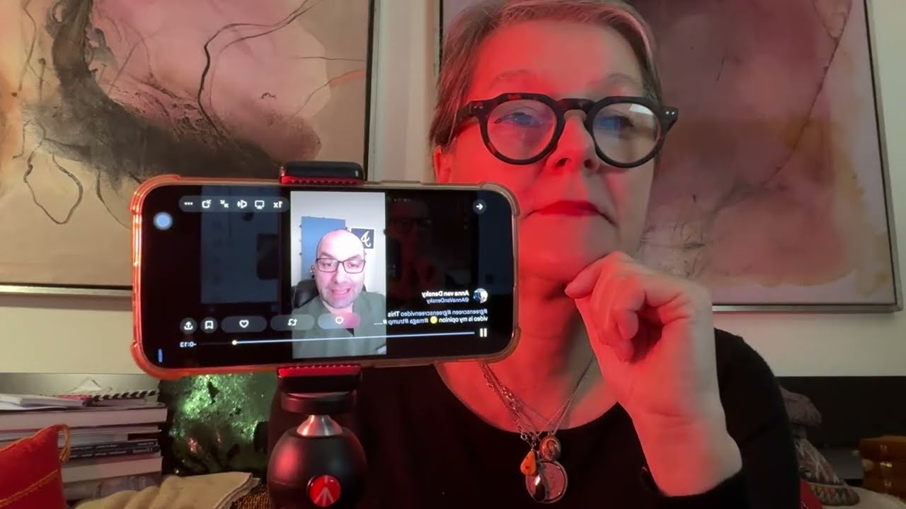 Комментатор политических новостей