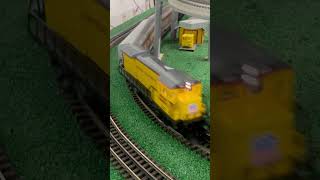 UP Mixed/passenger train #modeltrains #sanantonio #texas #railfun #oscale #ttm #model #unionpacific