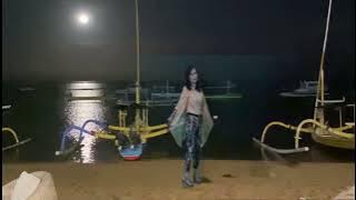 Ming Yue Yue. by Jenny Chen. Pantai Legian Bulan Purnama Bali. 8 Desember 2022.
