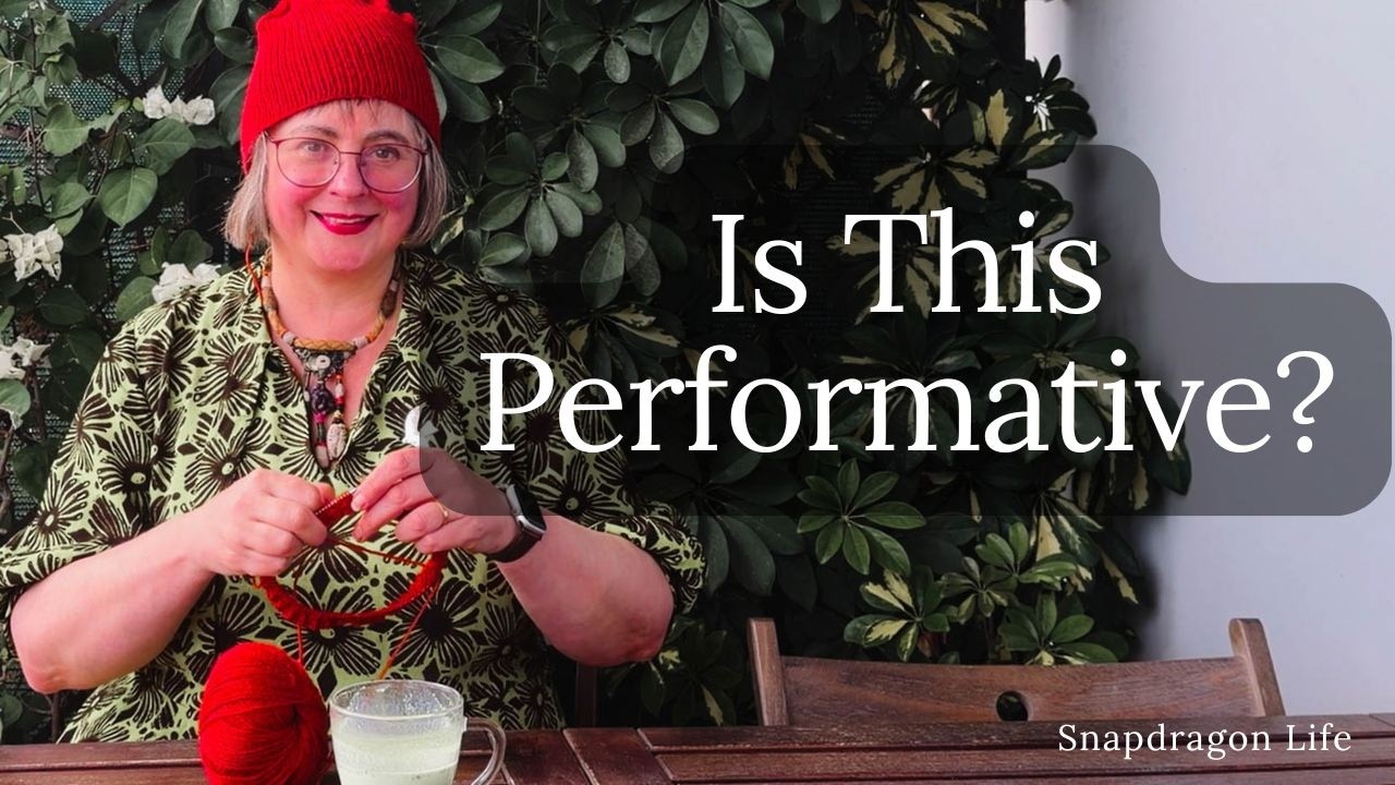 Почему "перформативный" подход на самом деле имеет смысл | Красные кепки, суфражистки и радостное...