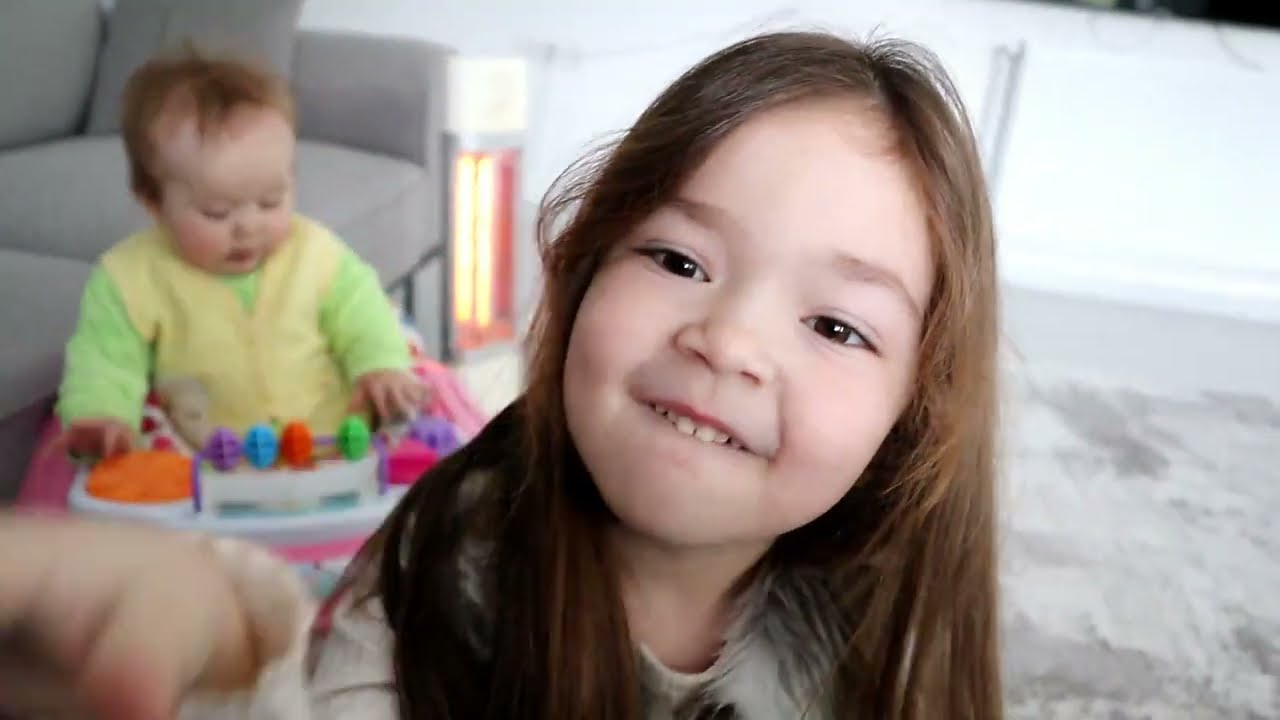 BUĞLEM BİR GÜN BOYUNCA KARDEŞİNE BAKICILIK YAPTI