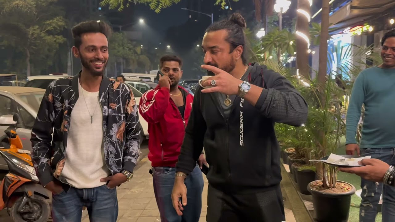 AJAZ KHAN NE KIYA MOTIVE STUDENTS KO GYM JANE KE LIYE.