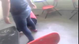 Mujer Golpea A Presunta Maestra Por Meterse Con Su Marido Mujer Golpea A Presunta Maestra Por Meterse Con Su Marido
