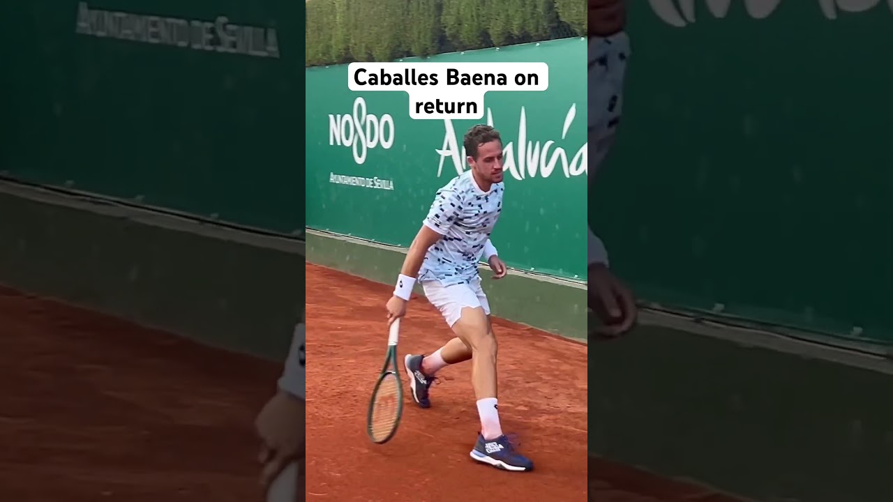 Carballes Baena on defence vs Roca Batalla Seville Challenger 