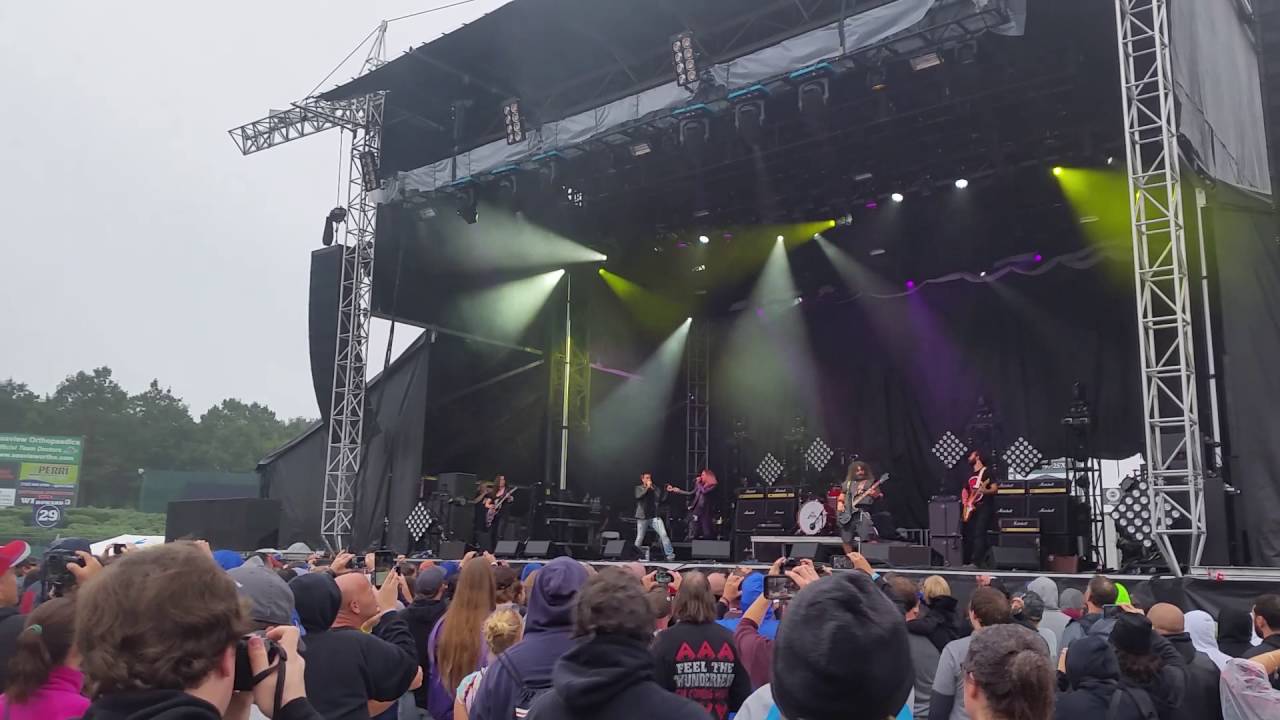 Jim Breuer & Lzzy Hale Performing AC/DC's "Shoot to Thrill"