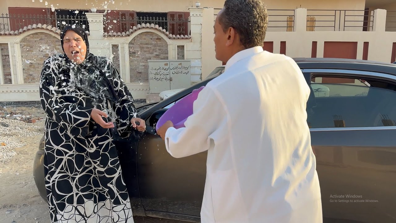 مليونيره عامله نفسها بتمسح عربيات قدام عيالها شوفوا حصل فيها اى