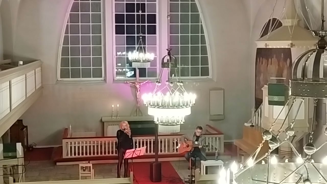 Mä käännyn hiljaa pois