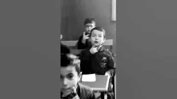 أطفال لبنان يتغنون بشعر أحمد مكاوي أبي أنت نور جرى في دمي 