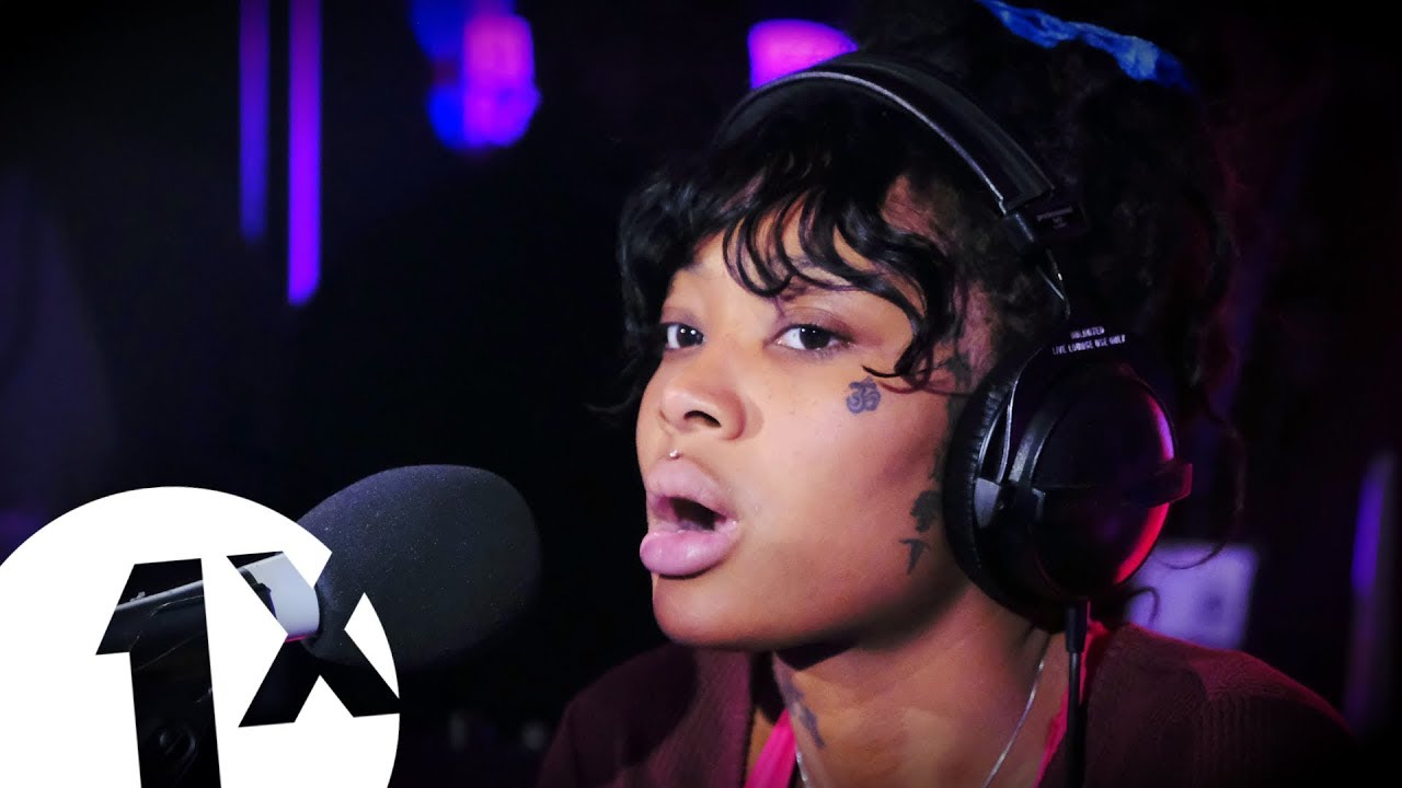 Summer Walker - Playing Games (1Xtra Live Lounge)