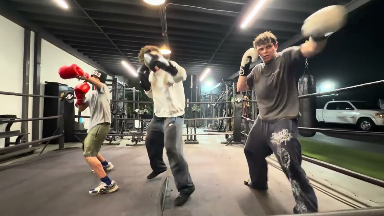 Уничтожьте свои ноги с помощью этой тренировки по работе ног в боксёрском стиле.