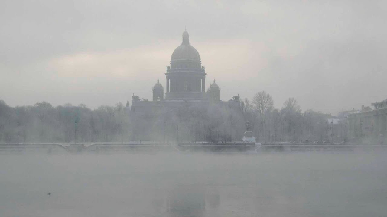Санкт-Петербург утонул в густом тумане. Видимость в городе практически нулевая
