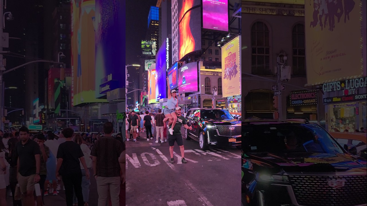 "Night Walk in Times Square NYC 🗽🇺🇸" 