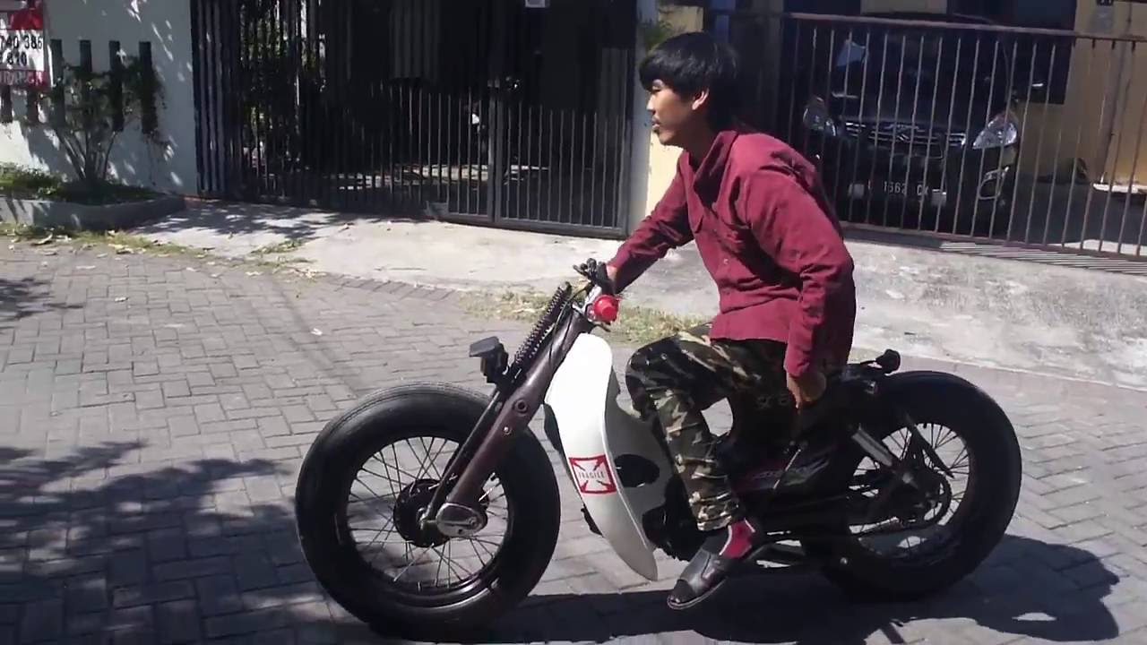 Street Cub Bobber review teman dari Thailand - YouTube