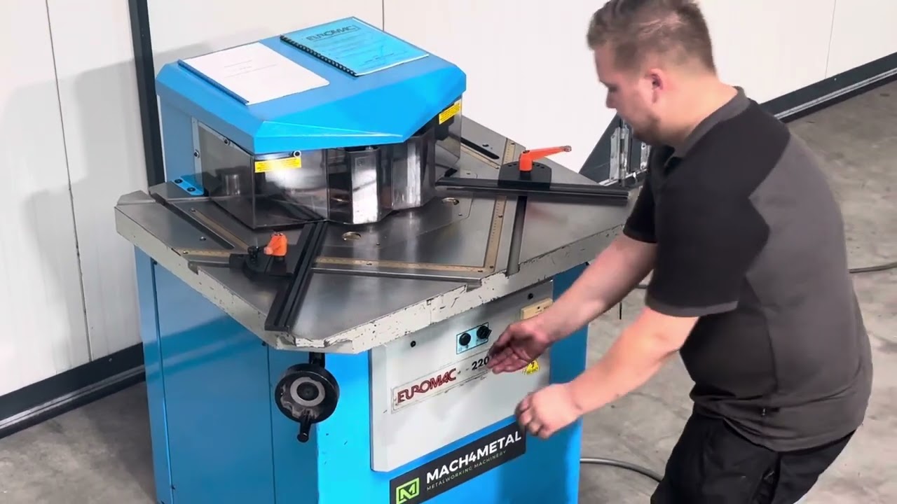 Euromac 200 x 200 x 6 mm ausklink maschinen corner notcher uithoeker Mach4Metal 7744