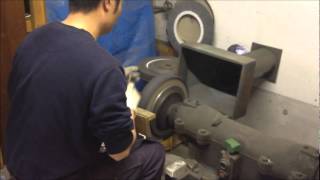 土佐打刃物　仕上げ作業