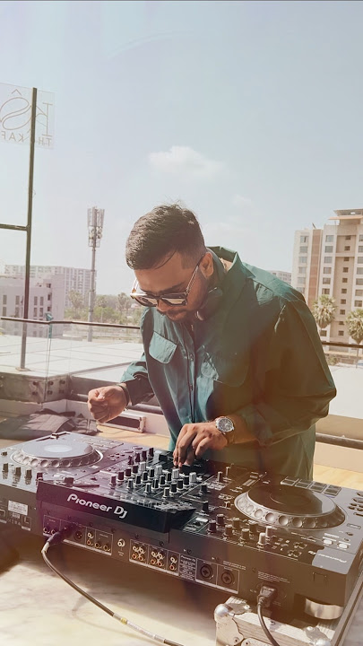 BREW & GROOVE KOÈ CAFÉ #dj #suratravecommunity #morning #src
