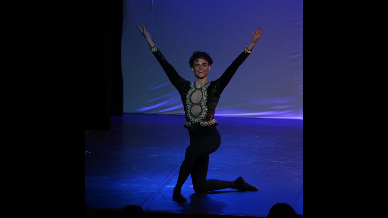 Academia Paula Firetti - Variação Masculina - Carnaval em Veneza