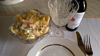 Необычный и очень простой салат с крабами и бананом Необычный и очень простой салат с крабами и бананом