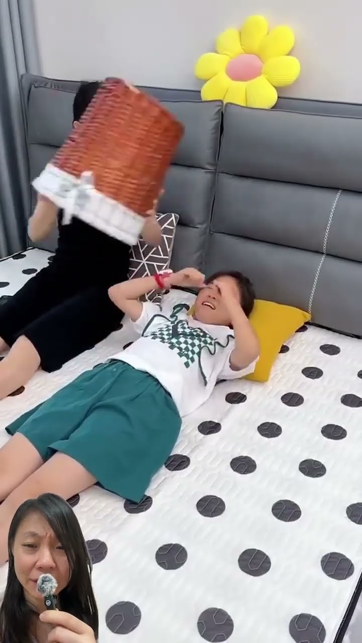 UNTUNG ADA KAKAK SIGAP MEMBANTU ADIK