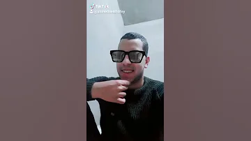 الفنان عادل امام في فيلم الهلفوت عالم عايشه بالاونطه 