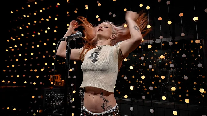 Wet Leg - mangetout (Live on KEXP)