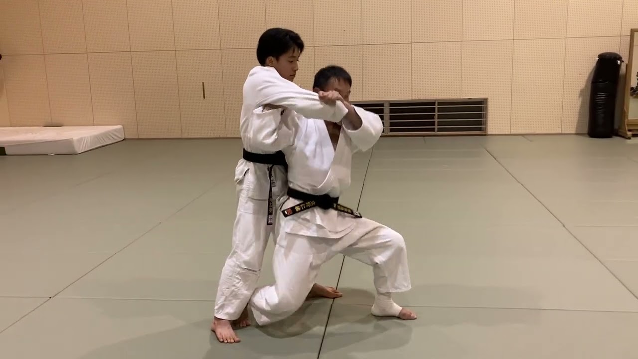 動きを作り流れに技を乗せる（背負い投げの例）