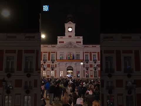 La Casa de Correos de Madrid con los colores de la bandera de España
