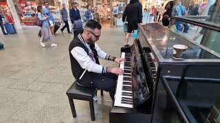 When A Guy In The Audience Sings What You Play On Piano by Andrei Piano 8,660 views 1 year ago 2 minutes, 28 seconds