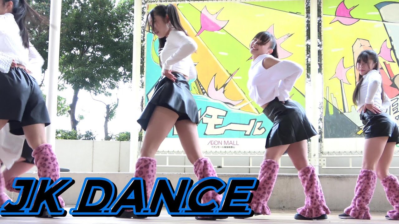 女子高生のダンスパフォーマンス