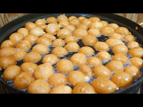 Korean Original Freshly Fried Twisted Bread Stick and Donuts - Korean Street Food / 갓 튀겨낸 꽈배기와 도너츠