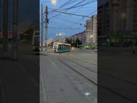 Трамвай 71-628 прибывает на остановку Октябрьский Рынок #трамвай #ктм #липецк