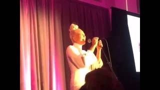 Sia - Chandelier Live at the GEMS Love Revolution Gala in NYC Oct 15 Resimi